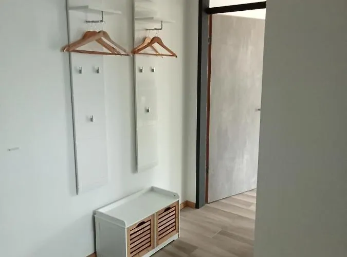 Stadtgruen 2, Ruhiges Mit Terrasse Und Kostenlosem Parkplatz, Ideal Fuer Berlin-besucher شقة