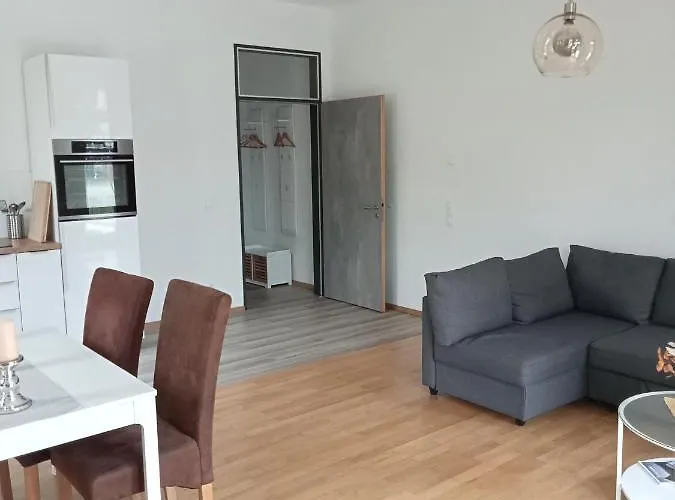 Stadtgruen 2, Ruhiges Mit Terrasse Und Kostenlosem Parkplatz, Ideal Fuer Berlin-besucher شقة